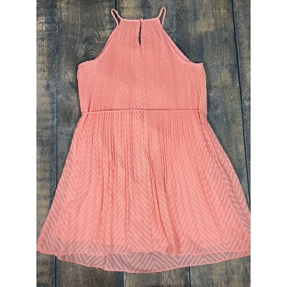 Elle Women’s Size Medium Coral Dress! Short, Tie Waist! Textured! - Picture 5 of 7